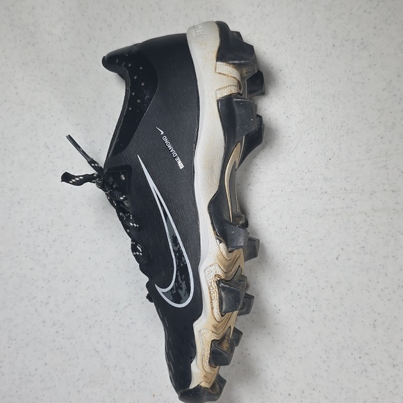 Nike Black and White Athletic Cleats Size 3Y - Picture 5 of 9